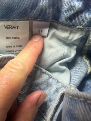 Vervet High Rise Light Wash Ripped Straight Leg Jeans 27. Inseam 26in, mid 12in thumbnail 6