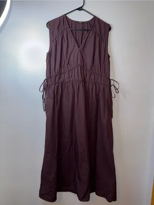 Uniqlo Sleeveless V-Neck Maxi Dress in Plum Brown thumbnail 3
