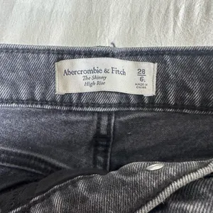 Abercrombie curve love ripped jeans thumbnail 3