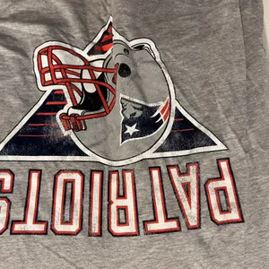 NWT New England Patriots NFL Womens V Neck T Shirt Steel Heather‎ Size S thumbnail 2