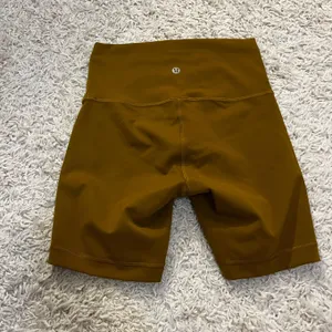 Lululemon Wunder Train Shorts 6” Size 4 thumbnail 2