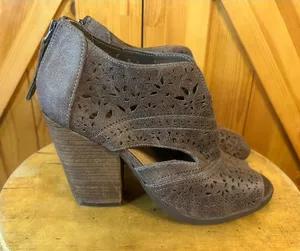 Not Rated Size 8 Santana Laser Cut Bootie Platform Peep toe Pump Sandals thumbnail 1