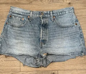 LEVI’S 501 Classic High Rise Button Fly Denim Shorts Size 31 thumbnail 1