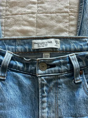 Abercrombie & Fitch 90’s Straight Ultra High Rise Curve Love Jeans thumbnail 3