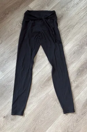 Black Lululemon leggings thumbnail 1
