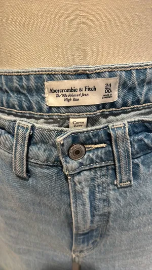Abercrombie Curve Love 90s Relaxed Jeans High-Rise thumbnail 2