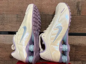 Nike Women’s Shox Shoes thumbnail 4