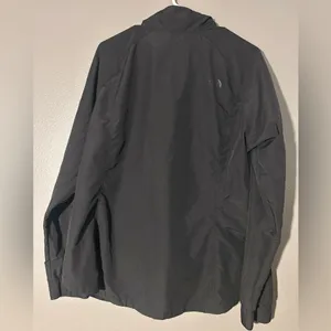 The North Face woman’s Black Windbreaker thumbnail 3
