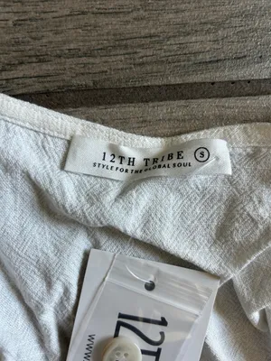 12th Tribe White Button-Front V-Neck Cropped Tank thumbnail 3