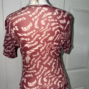 SKIMS‎ Women's Summer Mesh Short Sleeve Top Size Large Raspberry Swirl NWOT thumbnail 2