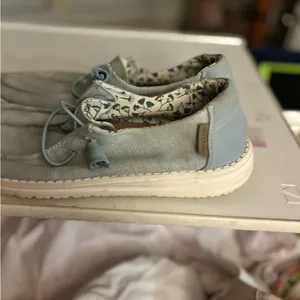 Hey Dude size 7 loafers thumbnail 9