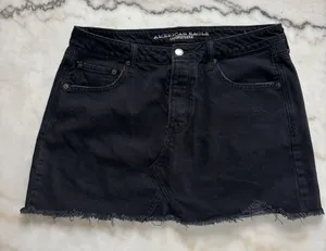 American Eagle Black Denim Mini Skirt Button Fly Frayed RawHem Distressed Size14 thumbnail 1