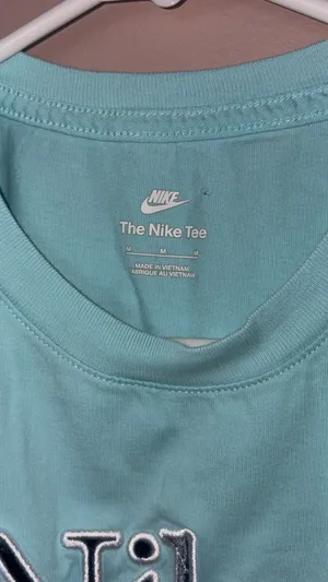 The Nike Tee Women’s Short Sleeve T-Shirt thumbnail 2