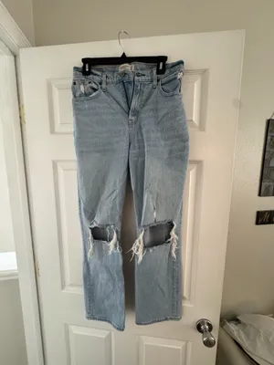 Abercrombie Ultra High-Rise 90s Straight Curve Love Jeans thumbnail 2
