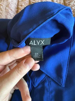 Women’s Royal Blue Button thumbnail 2