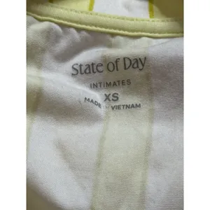 State of Day Womens Small Pajama Set Yellow White Striped Top & Shorts NWT A4020 thumbnail 3
