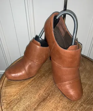 Clarks‎ Women's Brown Ankle Booties Size 9.5M Double Buckle Block Heel thumbnail 1