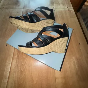 Vintage‎ Jaclyn Smith Abby Womens Black Strappy Espadrille Wedge Sandals Size 6 thumbnail 3