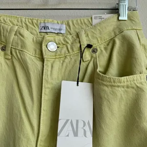 NWT Zara Wide Flare Leg Green Solid Wash Raw Hem Jeans High Rise Size 8 thumbnail 2