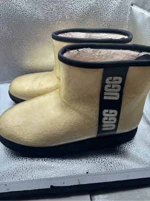 UGG Classic Clear Mini Waterproof Rain Boots Natural Black Womens Size 9 thumbnail 2