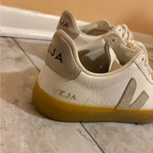 Veja Campo Sneakers in White/Natural thumbnail 6