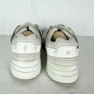 On Running Women's The Roger Clubhouse Sneaker Size 8.5 White Sand thumbnail 6