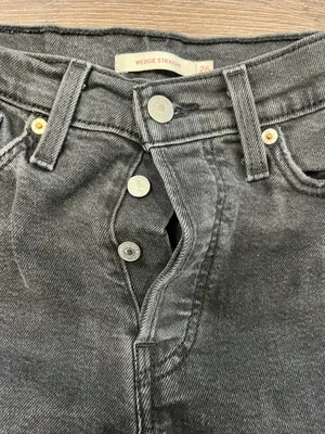 Levi’s Wedgie Straight Jeans thumbnail 3