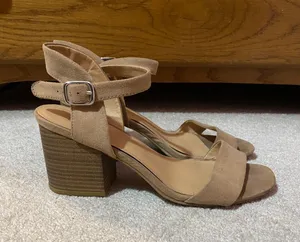 Tan Sandals Size 8 thumbnail 1