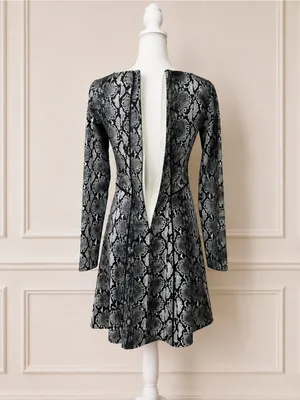 NWOT Michael Kors Snake Print Fit & Flare Dress Size 2 Black Gray Long Sleeve thumbnail 7