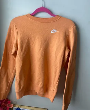 Orange Nike  thumbnail 1