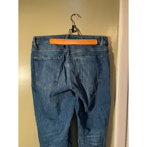 Divided H&M Women's Size 12 Skinny Jean Medium Wash Chewed Hem High Rise Stretch thumbnail 7