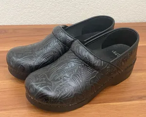 Dansko 906020202 Professional Clog Black Tooled Leather Clogs Size 39 8.5-9US thumbnail 1