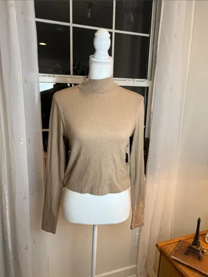 American Eagle Outfitters Lightweight Mock Neck Long-Sleeve Top in Taupe size L. thumbnail 2