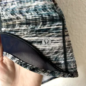 Lululemon Hotty Hot Short Long 4" Digital Oasis Grey Multi True Navy Size 10 thumbnail 4