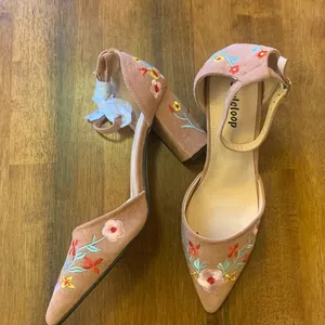 Styleloop NWOT heels women’s 41, 10.5 US light pink/mauve embroidered floral thumbnail 1