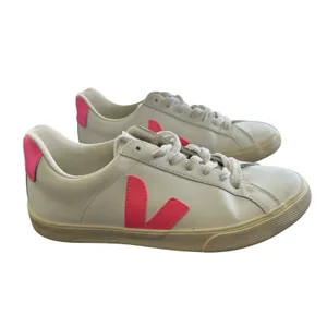 Veja Esplar Sneakers Size 6 EU 37 White Leather With Bright Pink V Logo thumbnail 2