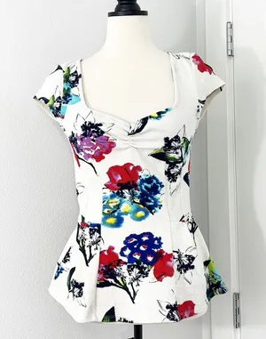 Anthropologie 9H1F STCL Small White Floral Sweetheart Neckline Cap Sleeve Blouse thumbnail 1