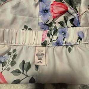 Victoria's Secret Pink Floral Satin Pajama Shorts thumbnail 3
