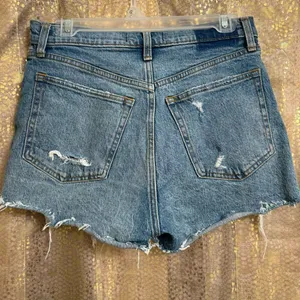 Abercrombie & Fitch Distressed High Rise Curve Love Mom Shorts 6/28 thumbnail 2