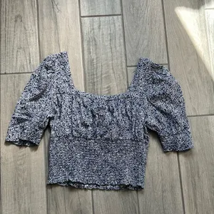 Universal Threads Navy Floral Blouse thumbnail 4