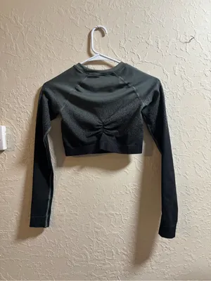 Gymshark Black Seamless Long-Sleeve Cropped Training Top thumbnail 2