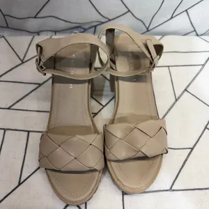Madden Girl Platform Sandals Size 9 Tan Woven Lug Sole Block Heel Buckle‎ Strap thumbnail 4