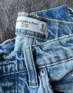 Abercrombie Dad High-Rise Jeans thumbnail 2