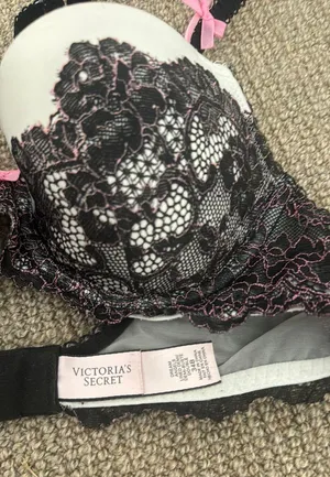 VS Black Lace Bra thumbnail 2