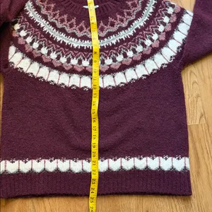 Elegant Burgundy and White Knit Sweater thumbnail 4