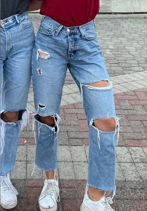 Lightwash distressed jeans thumbnail 1