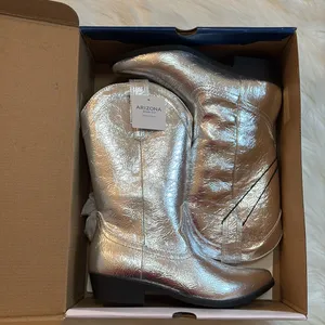 Arizona Jeans Co Maybrook Silver Cowgirl Boots thumbnail 5