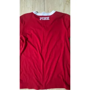 PINK Victoria's Secret Wisconsin‎ Badgers 48 Sequin V-Neck Jersey Tee Red L thumbnail 6