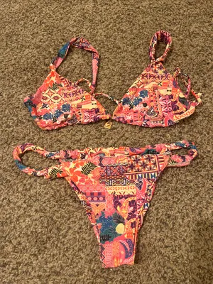 &merci Vibrant floral bikini set perfect for summer. Features a mix of red, pink, and blue hues for a standout look at the beach or pool. thumbnail 3