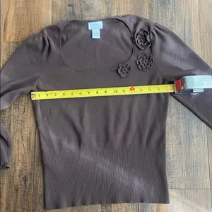 ❤️LOFT Chocolate Knit Top with Floral Details thumbnail 8